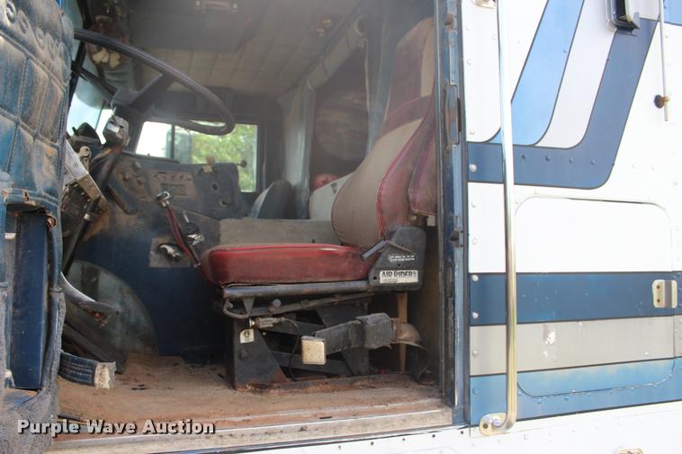 image for item L3204 1979 Peterbilt semi truck