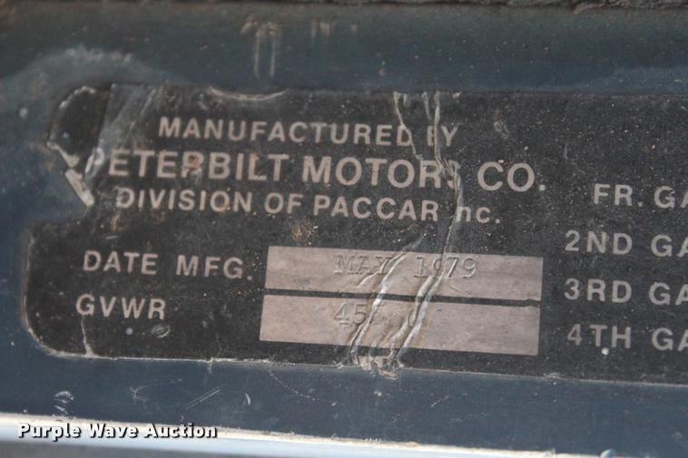 image for item L3204 1979 Peterbilt semi truck