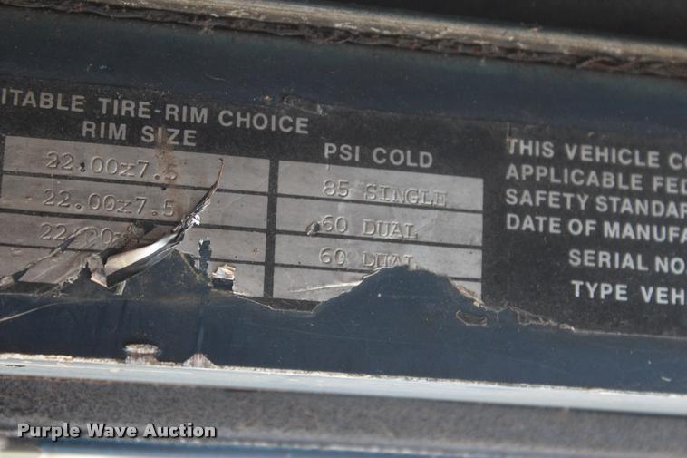 image for item L3204 1979 Peterbilt semi truck