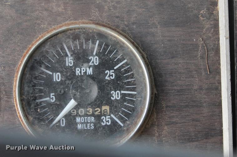 image for item L3204 1979 Peterbilt semi truck