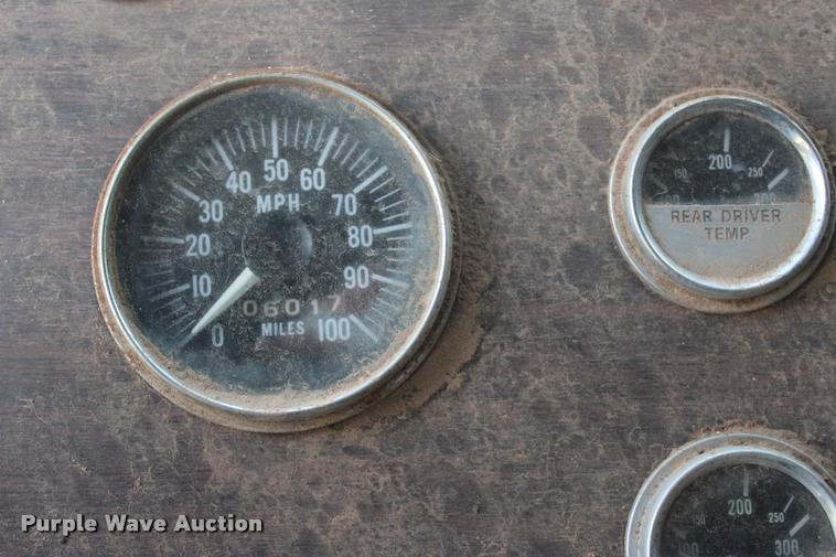 image for item L3204 1979 Peterbilt semi truck