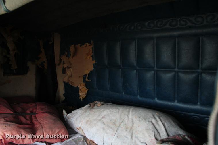 image for item L3204 1979 Peterbilt semi truck