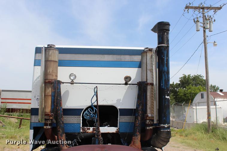 image for item L3204 1979 Peterbilt semi truck