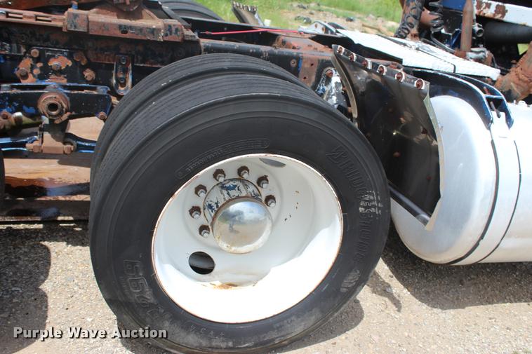 image for item L3204 1979 Peterbilt semi truck