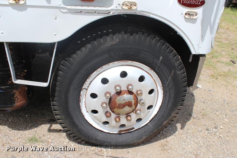 image for item L3204 1979 Peterbilt semi truck