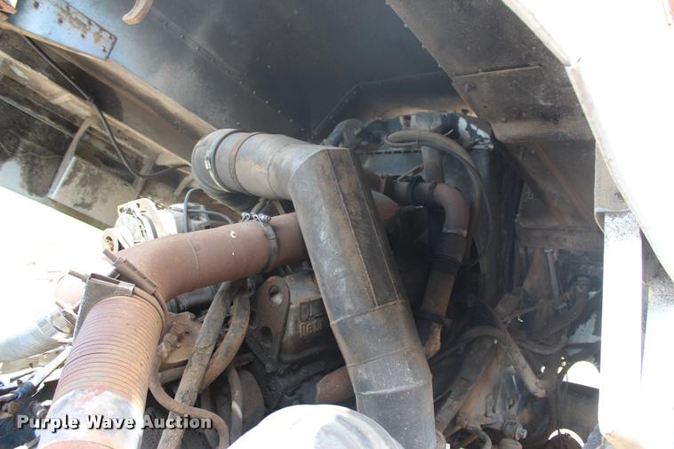 image for item L3204 1979 Peterbilt semi truck