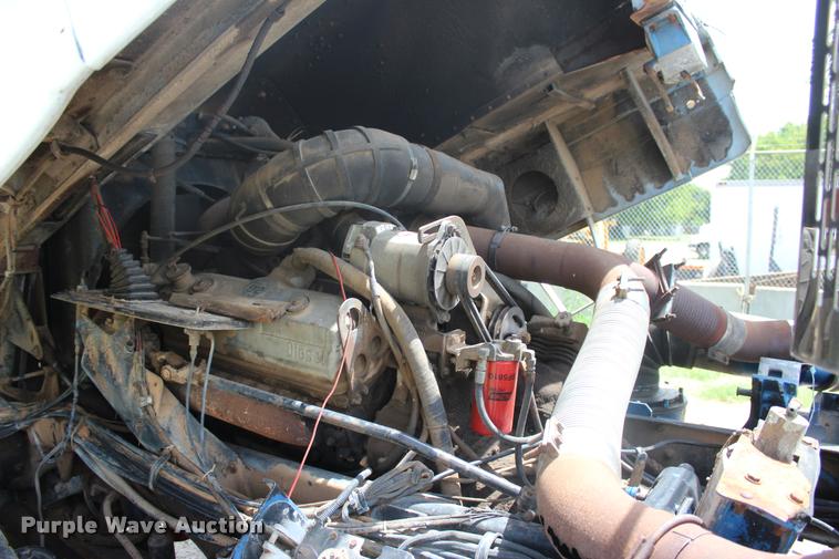 image for item L3204 1979 Peterbilt semi truck