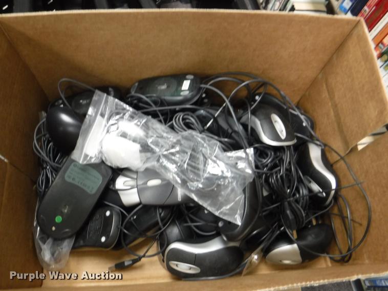 image for item BY9845 (36) Lenovo ThinkCenter CPUs