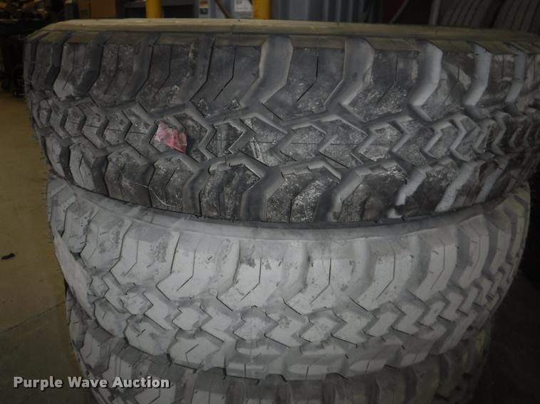 image for item BY9891 (6) Goodyear 8R19.5 tires