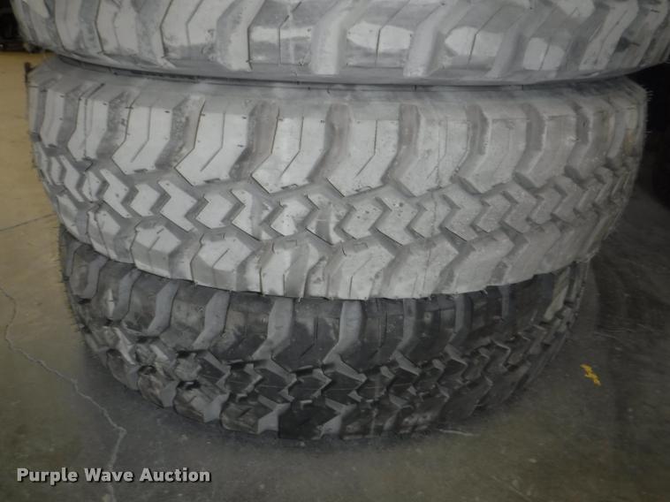 image for item BY9891 (6) Goodyear 8R19.5 tires