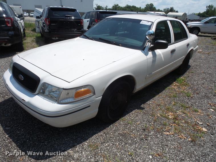 image for item DA1668 2000 Ford Crown Victoria Police Interceptor