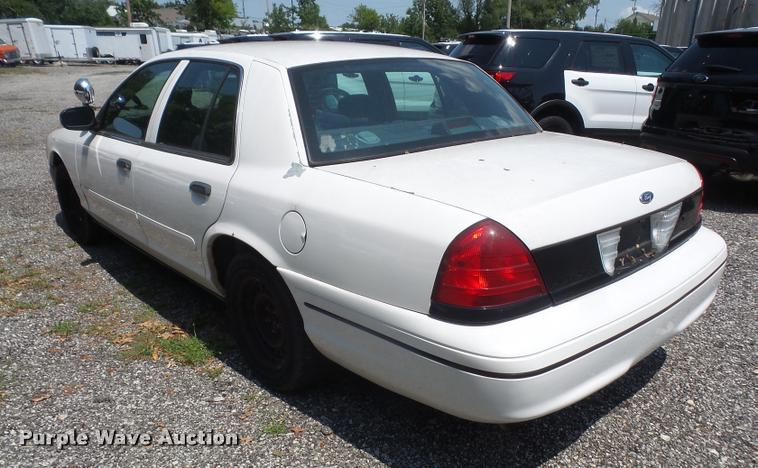 image for item DA1668 2000 Ford Crown Victoria Police Interceptor