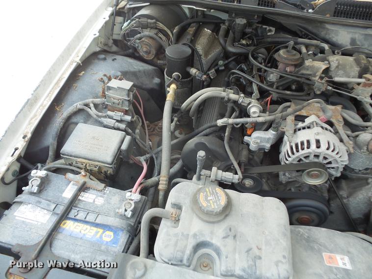 image for item DA1668 2000 Ford Crown Victoria Police Interceptor