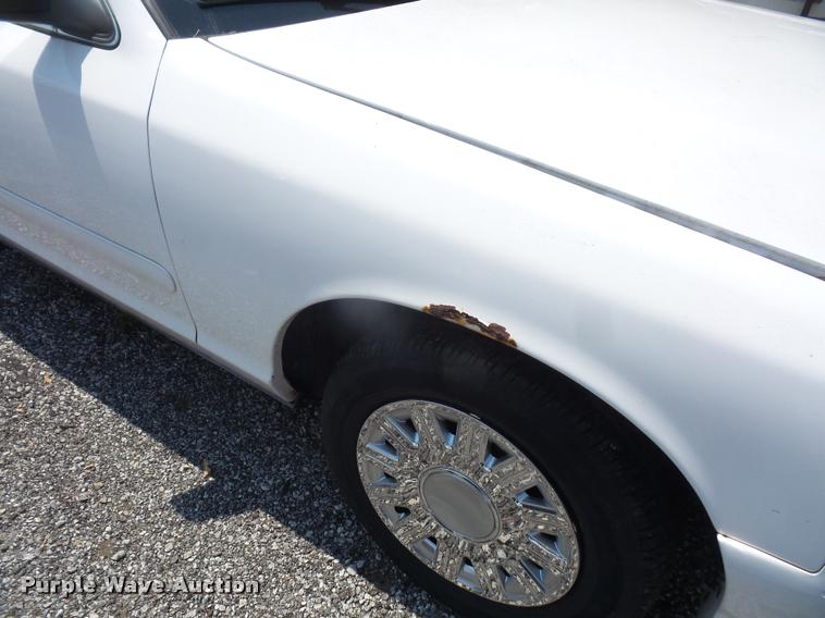 image for item DA1668 2000 Ford Crown Victoria Police Interceptor