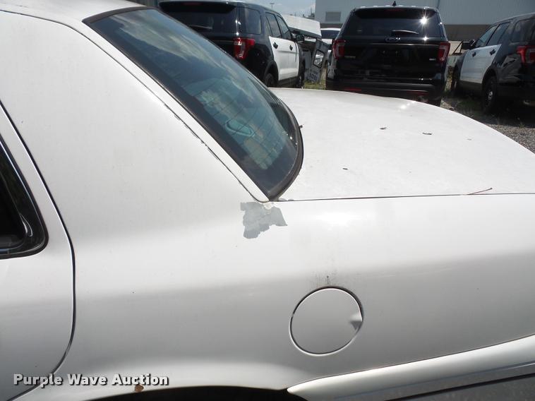 image for item DA1668 2000 Ford Crown Victoria Police Interceptor