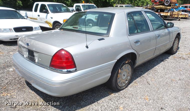 image for item DA1669 2005 Ford Crown Victoria Police Interceptor