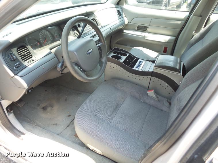 image for item DA1669 2005 Ford Crown Victoria Police Interceptor