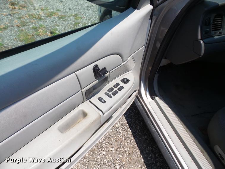 image for item DA1669 2005 Ford Crown Victoria Police Interceptor