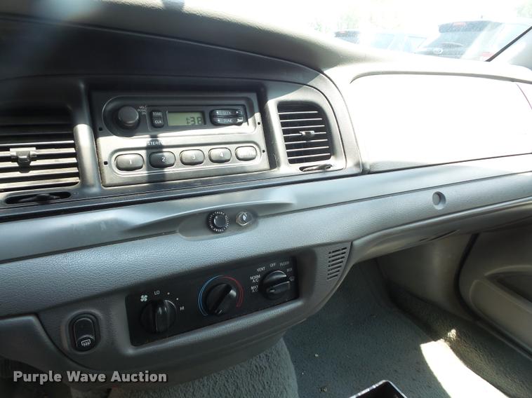 image for item DA1669 2005 Ford Crown Victoria Police Interceptor