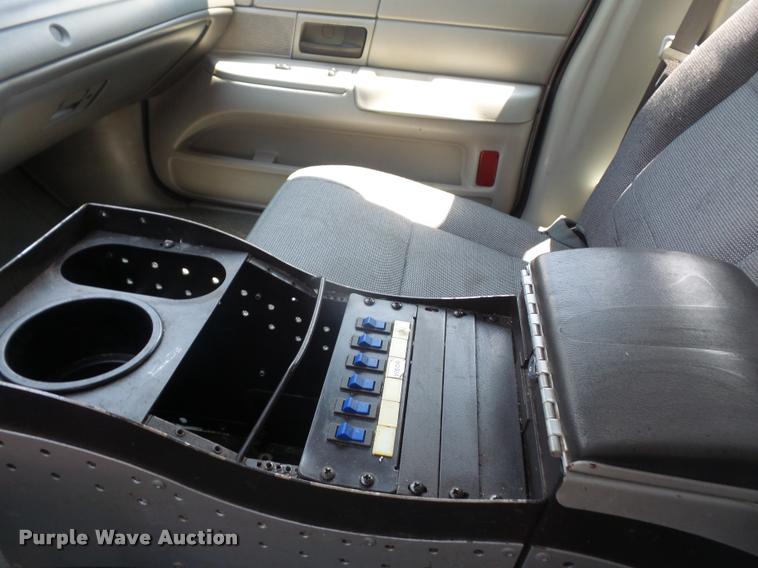 image for item DA1669 2005 Ford Crown Victoria Police Interceptor