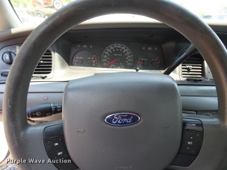 image for item DA1669 2005 Ford Crown Victoria Police Interceptor