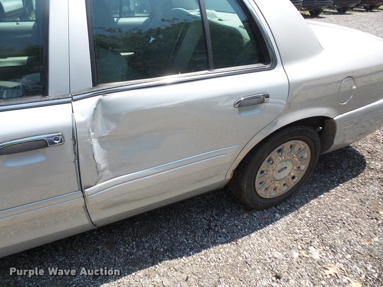 image for item DA1669 2005 Ford Crown Victoria Police Interceptor