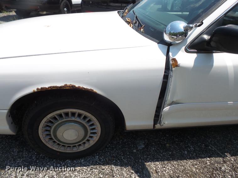 image for item DA1670 2000 Ford Crown Victoria Police Interceptor