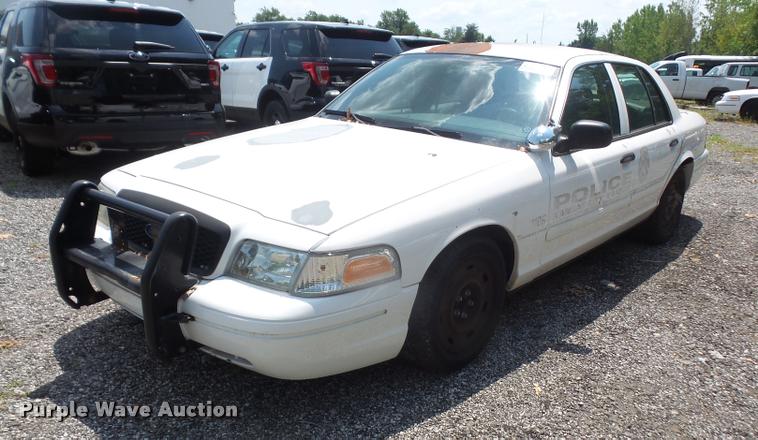 image for item DA1671 2005 Ford Crown Victoria Police Interceptor