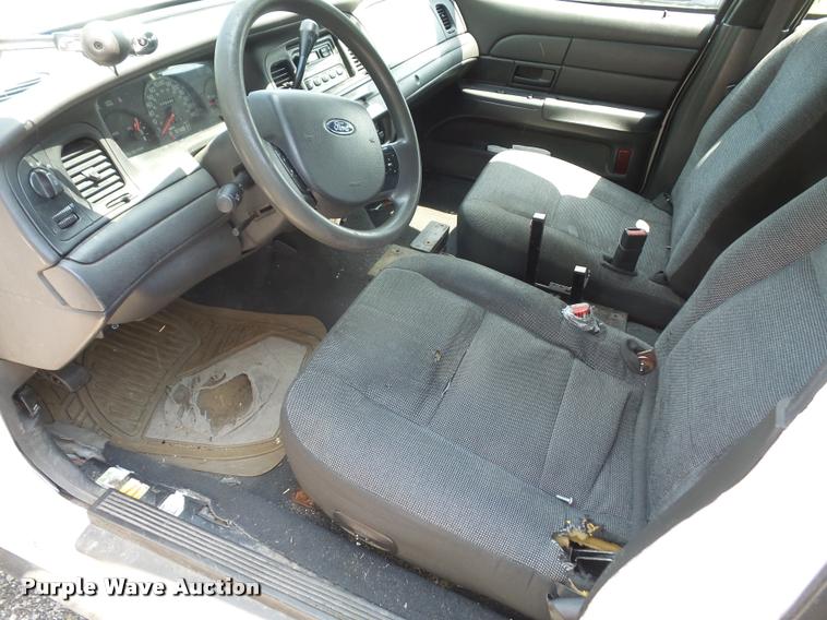 image for item DA1671 2005 Ford Crown Victoria Police Interceptor