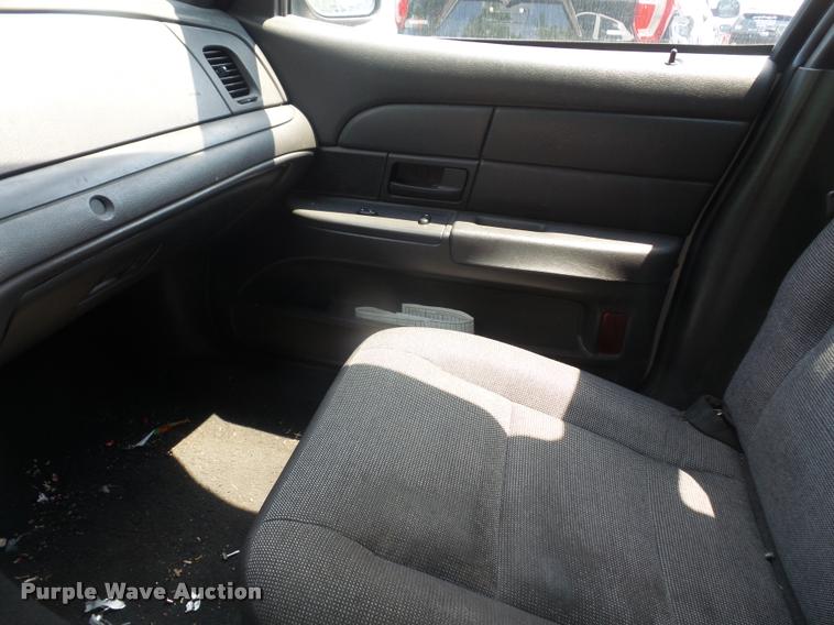 image for item DA1671 2005 Ford Crown Victoria Police Interceptor