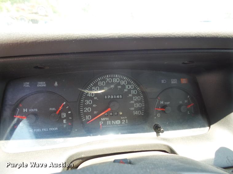 image for item DA1671 2005 Ford Crown Victoria Police Interceptor