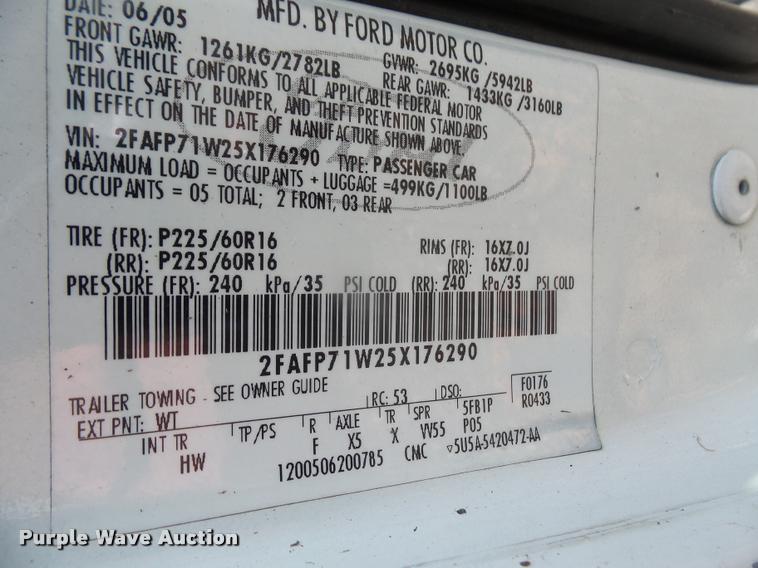 image for item DA1671 2005 Ford Crown Victoria Police Interceptor