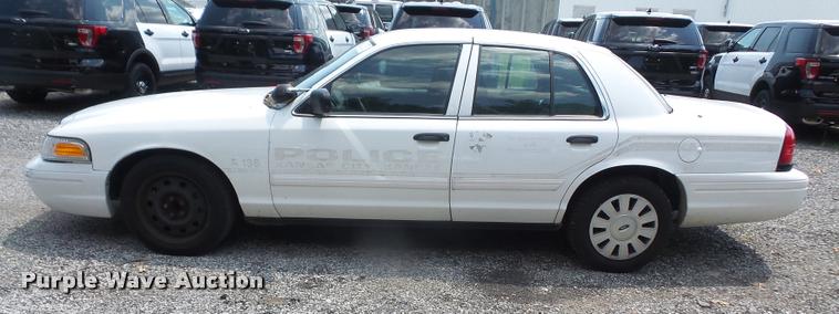 image for item DA1673 2011 Ford Crown Victoria Police Interceptor