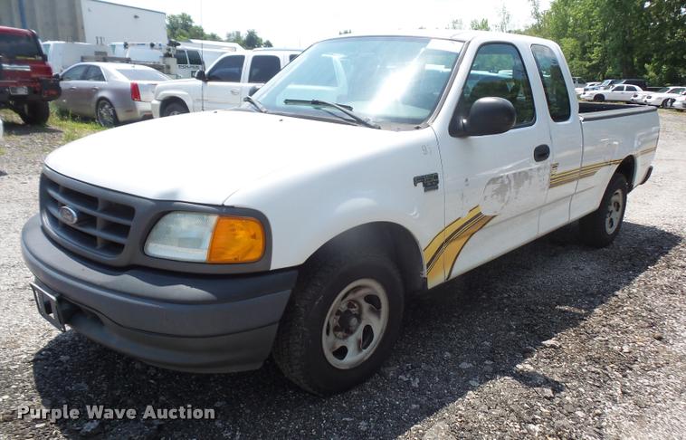 image for item DA1674 2004 Ford F150 XL SuperCab pickup truck