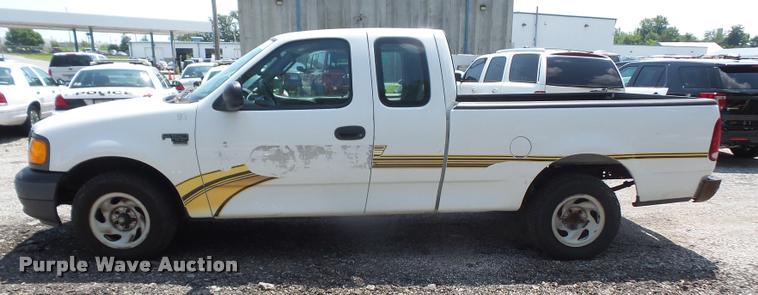 image for item DA1674 2004 Ford F150 XL SuperCab pickup truck