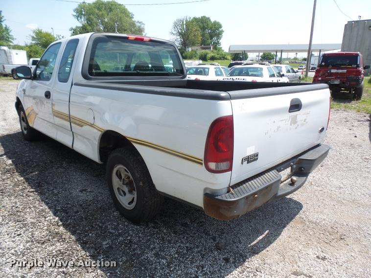 image for item DA1674 2004 Ford F150 XL SuperCab pickup truck