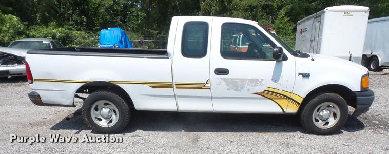 image for item DA1674 2004 Ford F150 XL SuperCab pickup truck