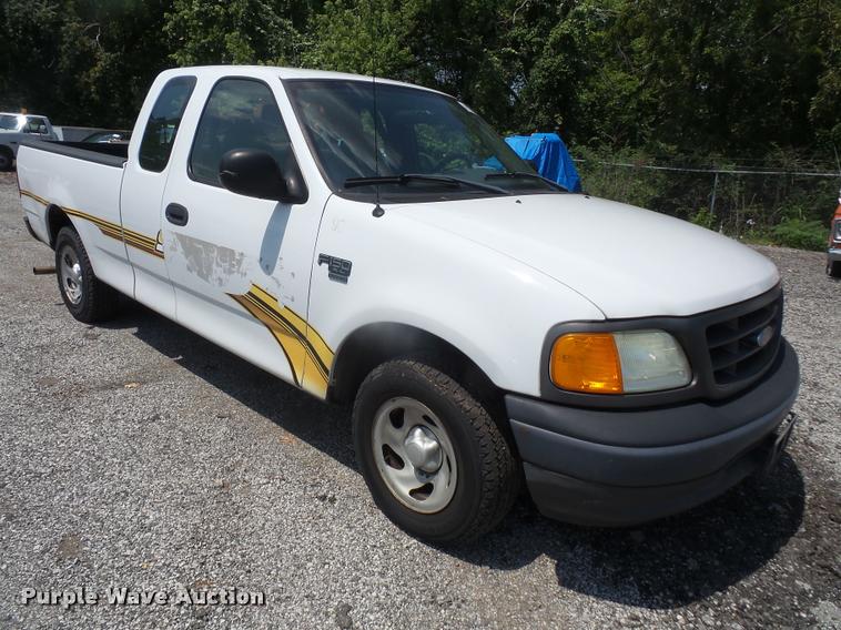 image for item DA1674 2004 Ford F150 XL SuperCab pickup truck