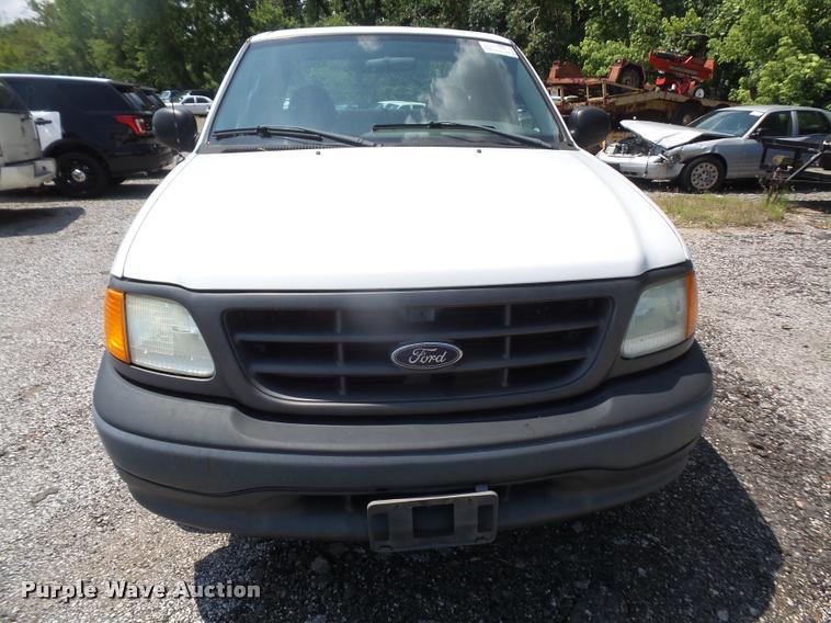 image for item DA1674 2004 Ford F150 XL SuperCab pickup truck