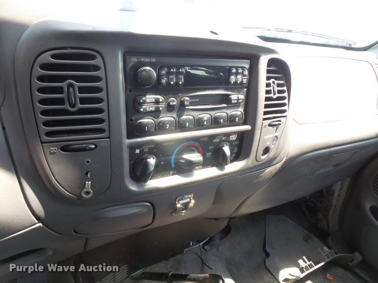 image for item DA1674 2004 Ford F150 XL SuperCab pickup truck