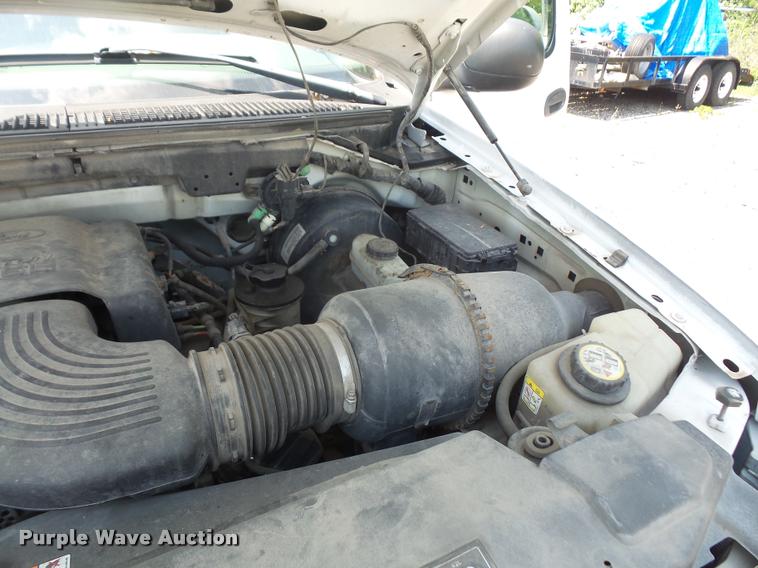 image for item DA1674 2004 Ford F150 XL SuperCab pickup truck