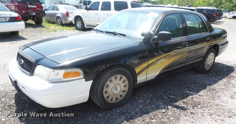 image for item DA1676 2005 Ford Crown Victoria Police Interceptor