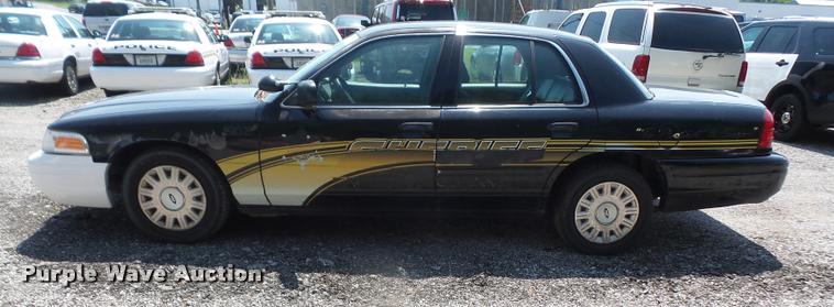 image for item DA1676 2005 Ford Crown Victoria Police Interceptor