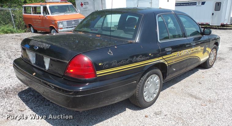 image for item DA1676 2005 Ford Crown Victoria Police Interceptor