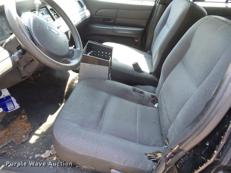 image for item DA1676 2005 Ford Crown Victoria Police Interceptor