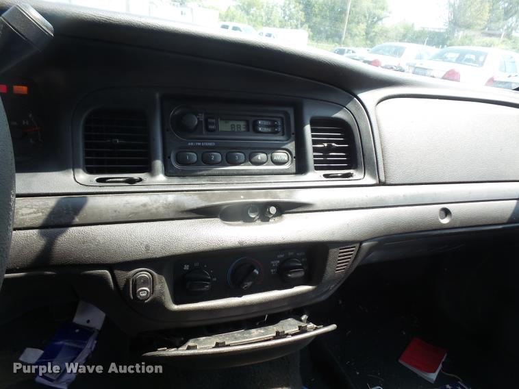 image for item DA1676 2005 Ford Crown Victoria Police Interceptor