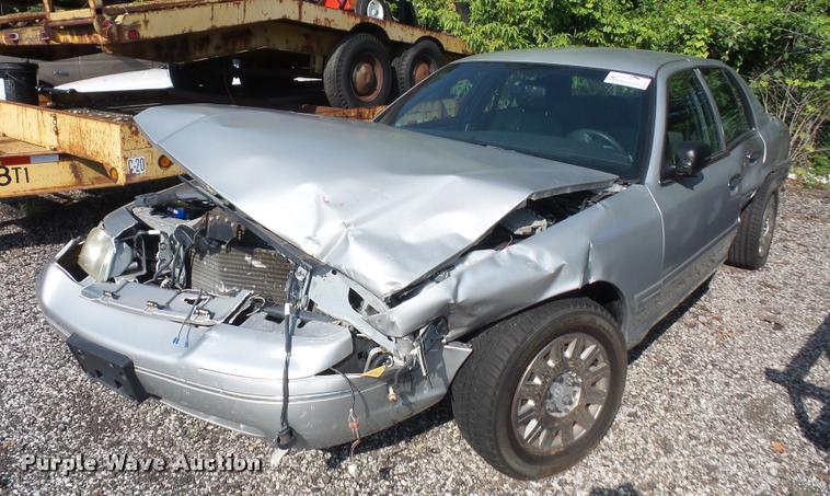 image for item DA1678 2005 Ford Crown Victoria Police Interceptor