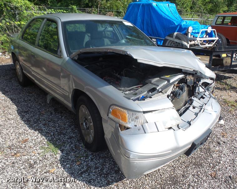 image for item DA1678 2005 Ford Crown Victoria Police Interceptor