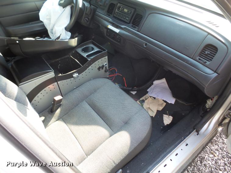 image for item DA1678 2005 Ford Crown Victoria Police Interceptor