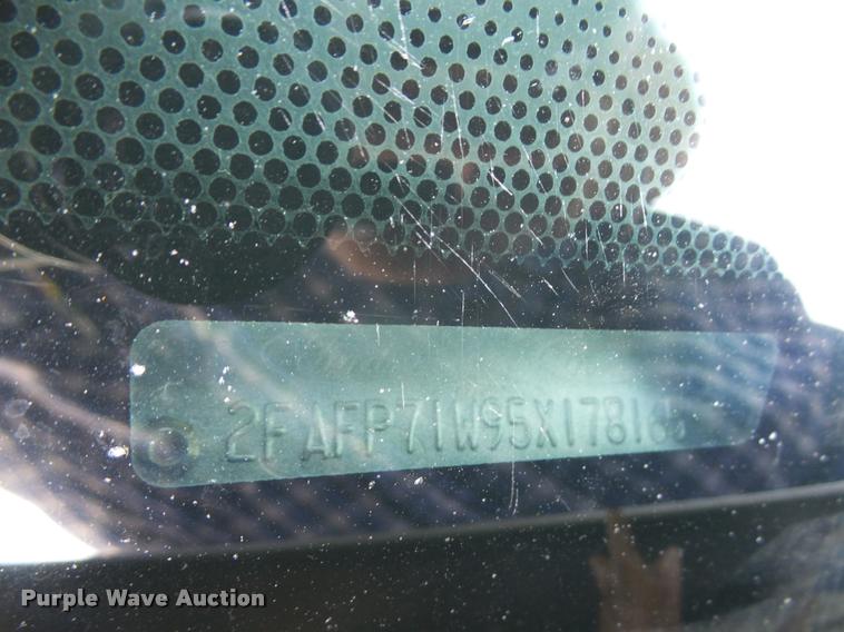 image for item DA1678 2005 Ford Crown Victoria Police Interceptor